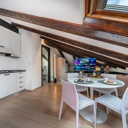 Mansarda Piazzale Chiavris - A Casa Tua Appartement *